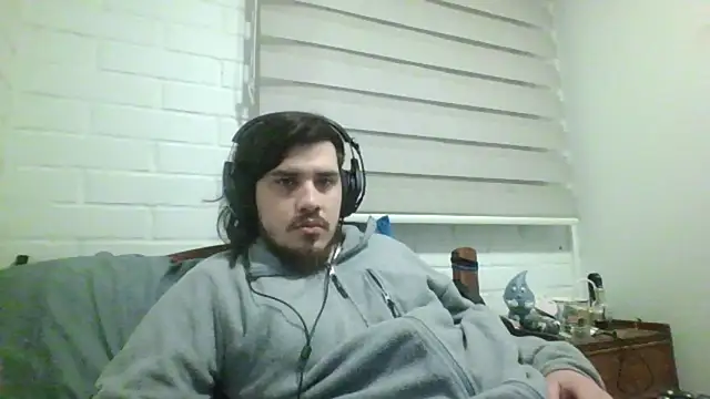 hung_weeb webcam show