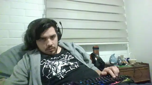 hung_weeb Show in webcam