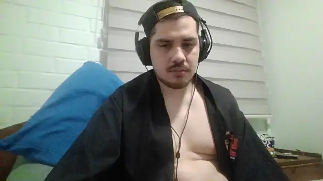 hung_weeb Show in webcam