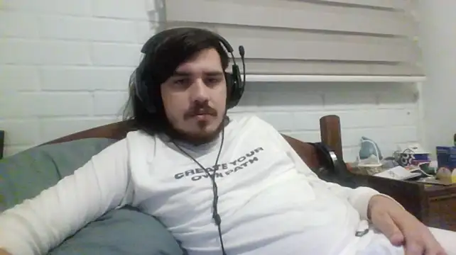 hung_weeb Show in webcam