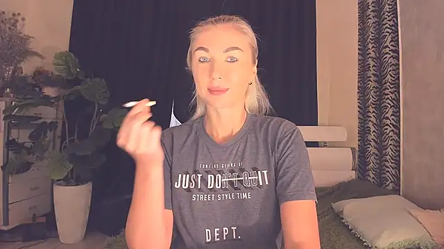 Karma_S_U_T_R_A's Webcam Show