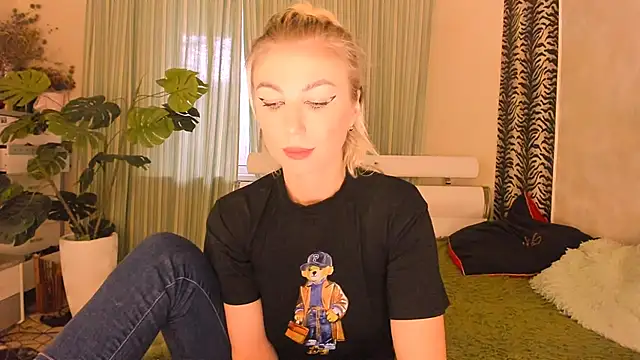 Karma_S_U_T_R_A's Live XXX Chat