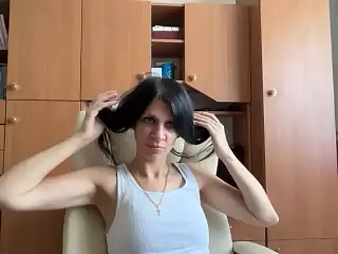 InjaAtHome Adlı Modelin Canlı XXX Sohbeti