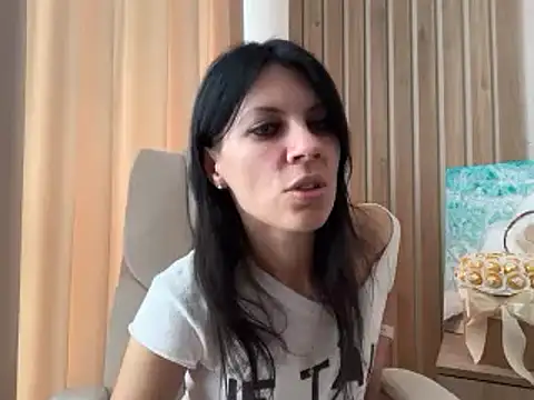 InjaAtHome: онлайн-секс-чат