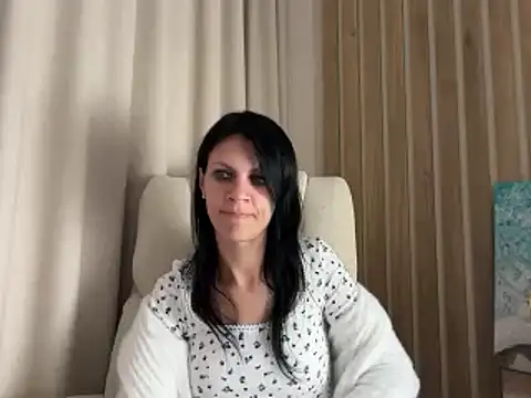 InjaAtHome Adlı Modelin Canlı XXX Sohbeti