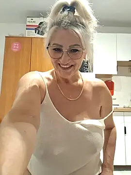 Show modela Sweety_blonda007 na web-kameri