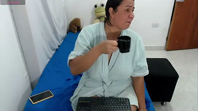 LAURA_Foxht Adlı Modelin Canlı XXX Sohbeti
