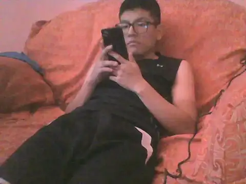 Luis_femboy18 网络视讯表演