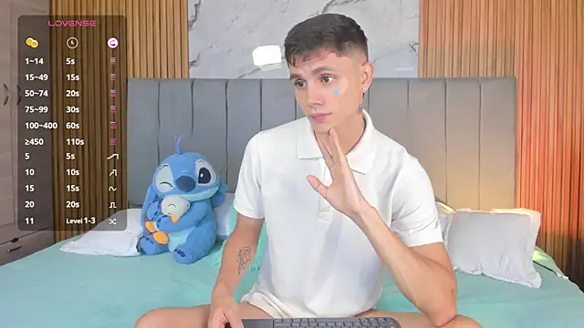 DustinLevine webcam show