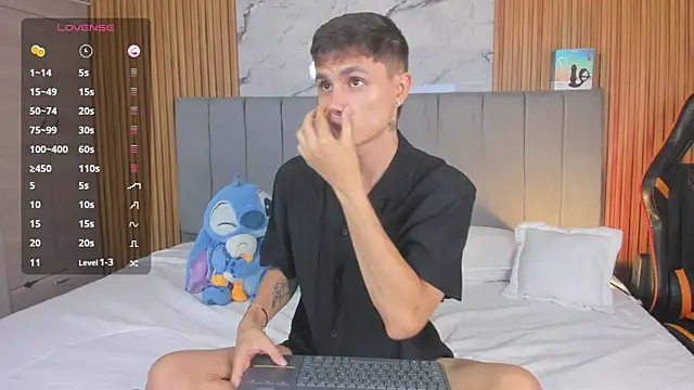 DustinLevine webcam show