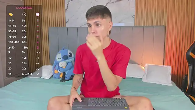 DustinLevine webcam show