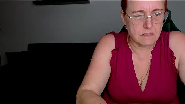 Show modela JoannaAndNeighbour na web-kameri