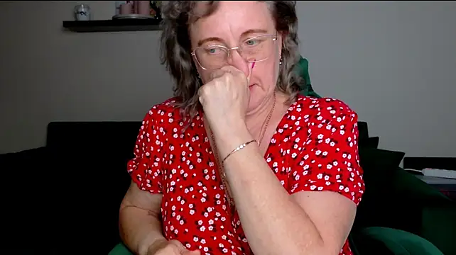 JoannaAndNeighbour's Live XXX Chat