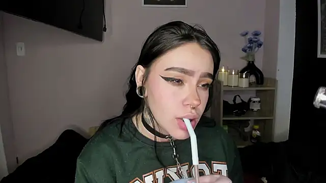 Jas_miin: διαδικτυακό σόου στην κάμερα