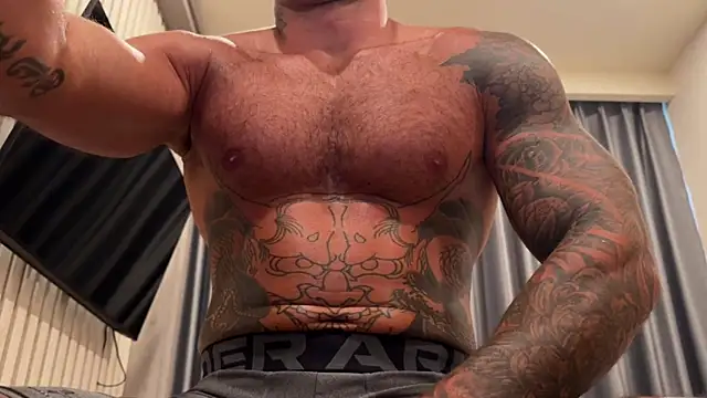 Mr_YourGod Show in webcam