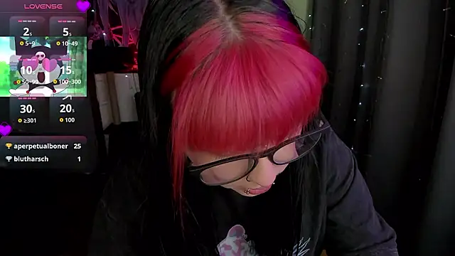 t0riayun0: διαδικτυακό σόου στην κάμερα