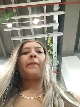 ห้องแชทสดของ alana_69