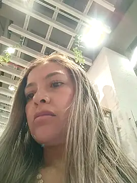alana_69 Adlı Modelin Canlı Sohbet Odası