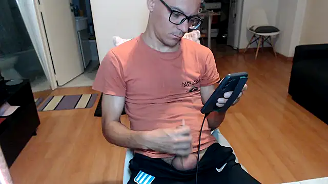 Czat XXX na żywo – guachin_hunk