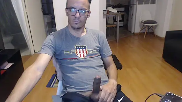 Chat XXX ao vivo de guachin_hunk