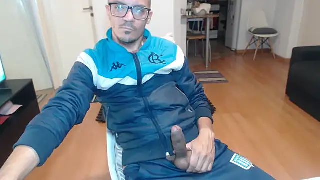 Živý XXX chat guachin_hunk