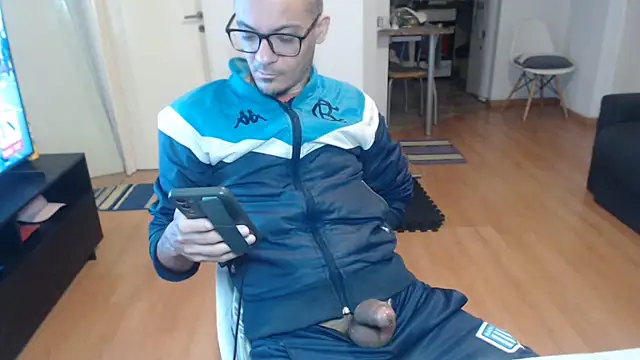 Pokazy przed kamerką – guachin_hunk