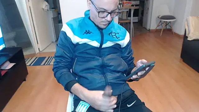 Pokazy przed kamerką – guachin_hunk