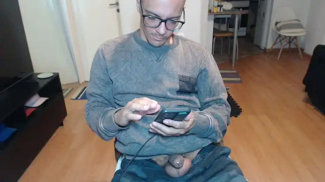 guachin_hunk: διαδικτυακό σόου στην κάμερα
