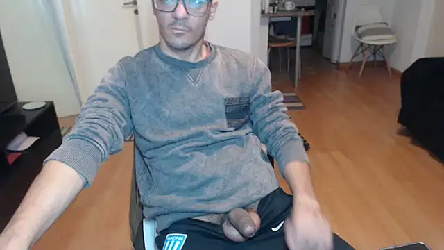 Pokazy przed kamerką – guachin_hunk