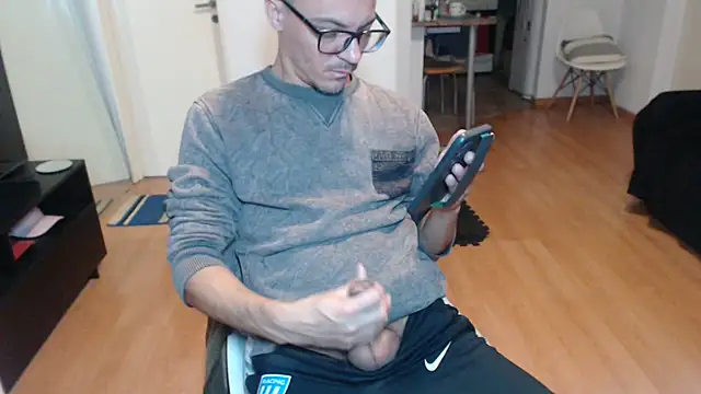 guachin_hunk: διαδικτυακό σόου στην κάμερα