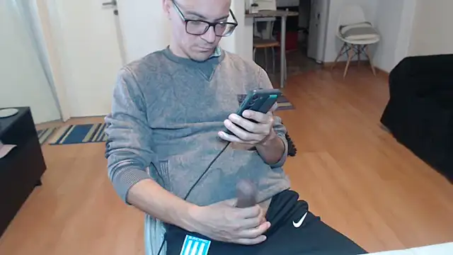 Pokazy przed kamerką – guachin_hunk