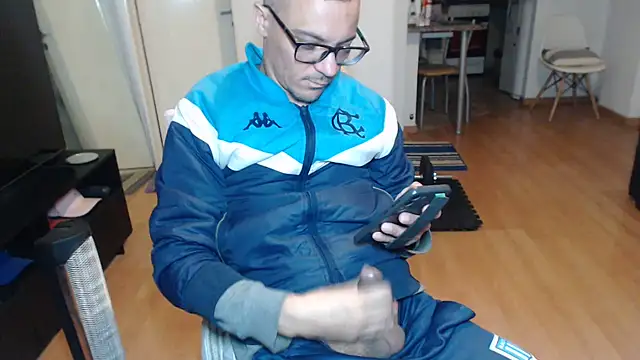 Pokazy przed kamerką – guachin_hunk