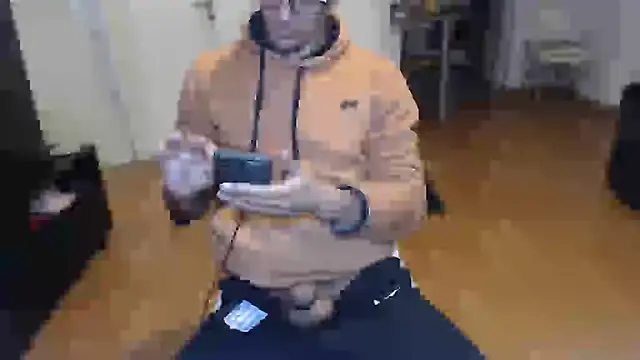 Živý XXX chat guachin_hunk