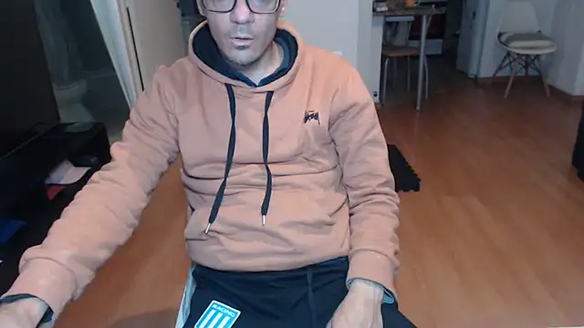 guachin_hunk: διαδικτυακό σόου στην κάμερα