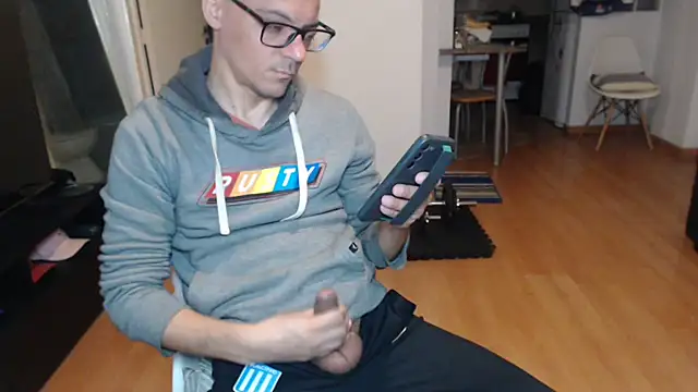 guachin_hunk: διαδικτυακό σόου στην κάμερα