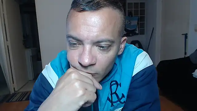 guachin_hunk Adlı Modelin Web Kamerası Şovu