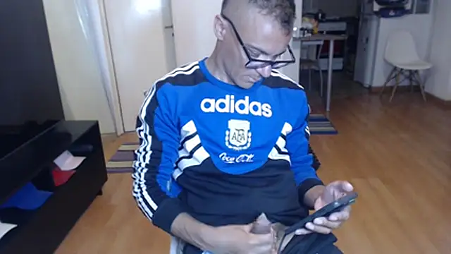 Živý XXX chat guachin_hunk