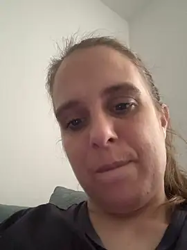 Chantalee: διαδικτυακό σόου στην κάμερα