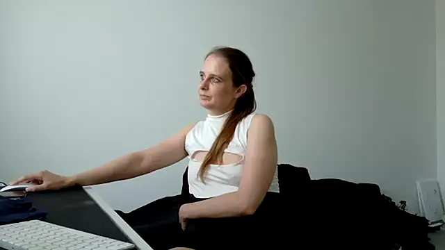 Chantalee Pertunjukan Webcam
