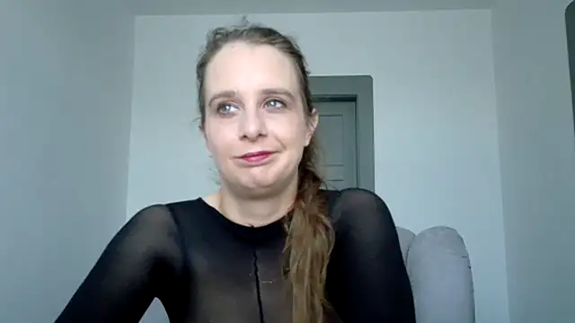Chantalee Adlı Modelin Canlı XXX Sohbeti
