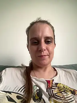 Chantalee Adlı Modelin Canlı XXX Sohbeti