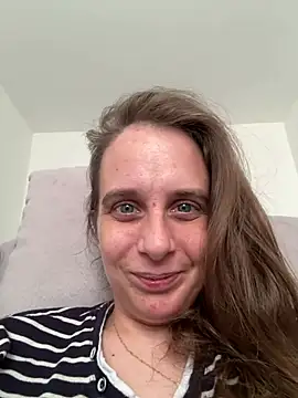 Chantalee Pertunjukan Webcam