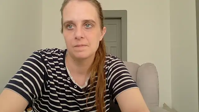 Chantalee Pertunjukan Webcam