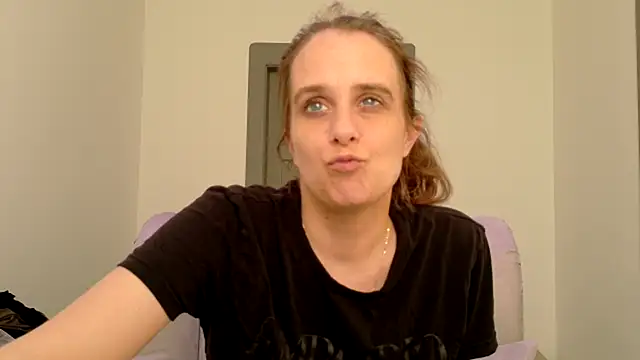 Chantalee Show in webcam