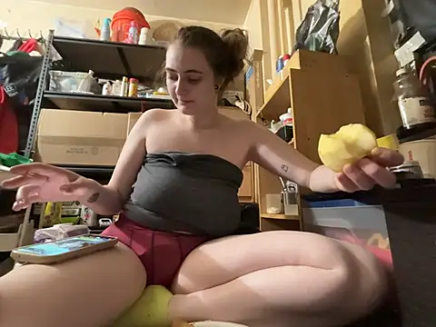 Snowbunnycake_131's Webcam Show