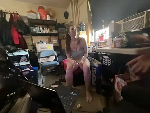 Snowbunnycake_131's Webcam Show