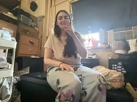 Snowbunnycake_131's Webcam Show