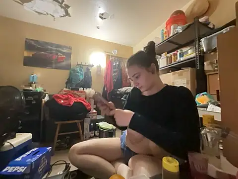 Snowbunnycake_131's Webcam Show