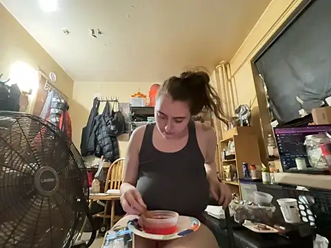 Snowbunnycake_131's Webcam Show