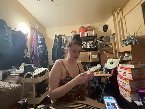 Snowbunnycake_131's Webcam Show